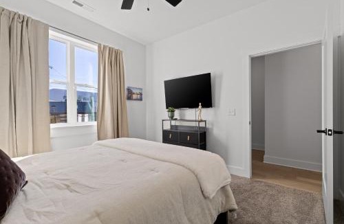 Chattanooga House | Modern Southside Townhome 2 Decks Near Dtwn
