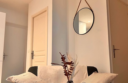 Brunoy Apartment | Modern Spa - Cozy & Chic Jacuzzi/Hyper center 🌹