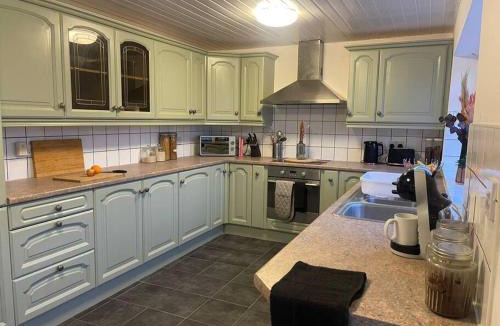 Crawcrook Apartment | Modern Spacious 5 Bed House in Newcastle