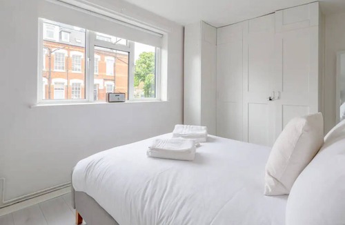 Brondesbury Park Apartment | Modern & Spacious 1BD Flat - Willesden
