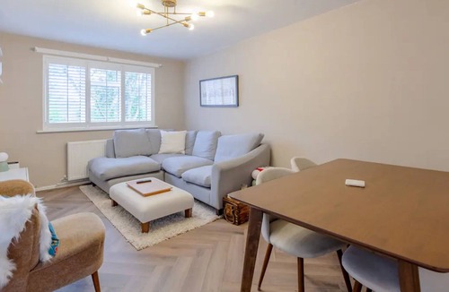 Brondesbury Park Apartment | Modern & Spacious 1BD Flat - Willesden