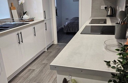 Plymouth Apartment | Modern, Spacious 2-Bed Apartment