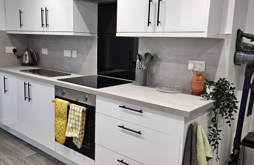 Plymouth Apartment | Modern, Spacious 2-Bed Apartment