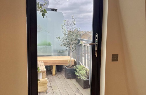 Balham Apartment | Modern, spacious 2 bedroom apartment in Balham centre