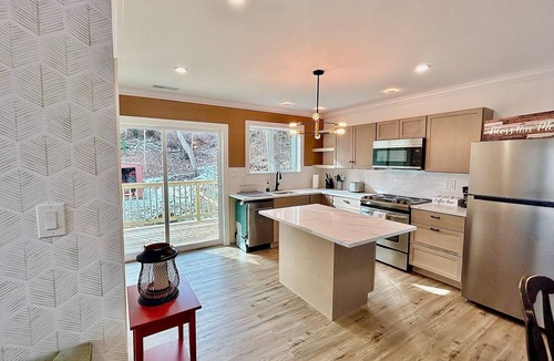 Norwalk Apartment | Modern & Spacious 2 Bedroom in SONO!