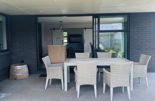 New Plymouth House | Modern & Spacious 2yo Home