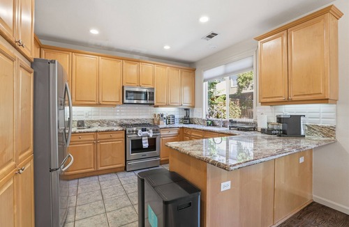 Dublin House | Modern Spacious 3 BD/2.5 BA - King Suite - Office