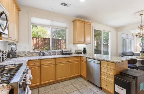 Dublin House | Modern Spacious 3 BD/2.5 BA/King Suite/Office