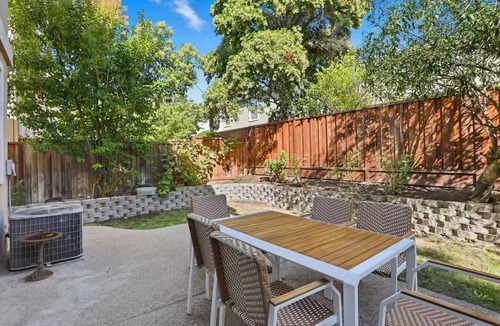 Dublin House | Modern Spacious 3 BD/2.5 BA/King Suite/Office