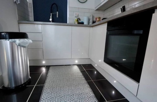 Watford Town Centre House | Modern, Spacious 3 Bedroom home Watford Junction