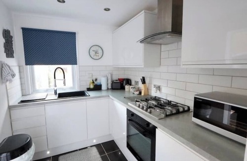 Watford Town Centre House | Modern, Spacious 3 Bedroom home Watford Junction