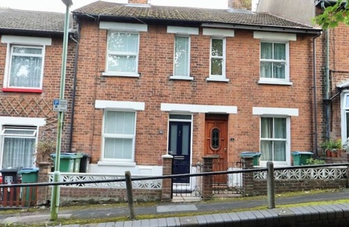 Watford Town Centre House | Modern, Spacious 3 Bedroom home Watford Junction