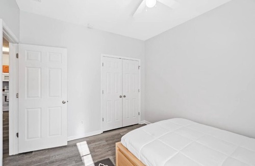 East Durham House | Modern| Spacious 3BR + 2B| 5 mins to DT Durham