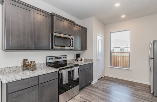 Seagoville House | Modern Spacious 4BR New Built Retreat ~ Fam&Group