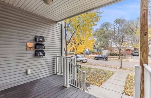 Lyn-Lake Condo | Modern Spacious 5 Bed 4 Bath Home Near Downtown