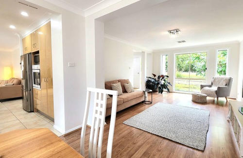 Belrose House | Modern spacious 5-bedroom home in Northern Beaches