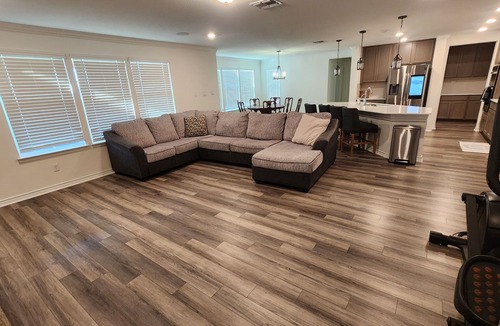 New Braunfels House | Modern Spacious 5-bedroom house with WiFi and Dual Story AC in New Braunfels