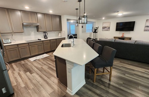 New Braunfels House | Modern Spacious 5-bedroom house with WiFi and Dual Story AC in New Braunfels