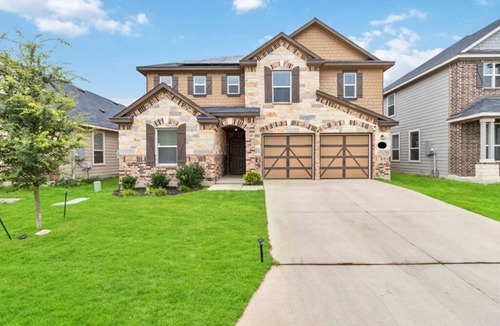 New Braunfels House | Modern Spacious 5-bedroom house with WiFi and Dual Story AC in New Braunfels