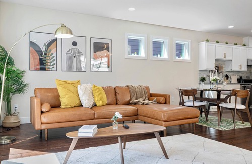 White Center House | Modern & Spacious 5B3.5B House Near Airport & Downtown