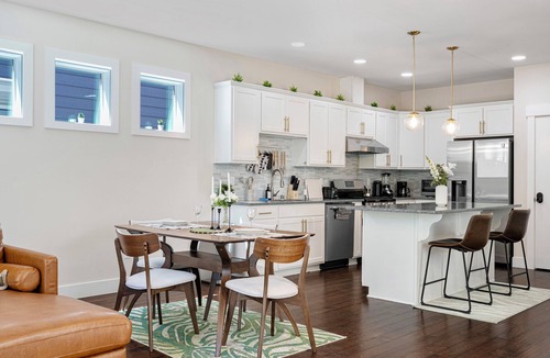 White Center House | Modern & Spacious 5B3.5B House Near Airport & Downtown