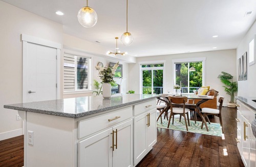 White Center House | Modern & Spacious 5B3.5B House Near Airport & Downtown
