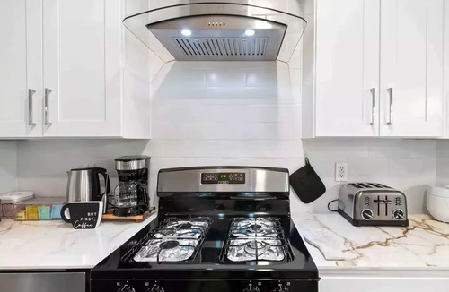 Barker House | Modern Spacious 5BD Home W Hot Tub Katy TX