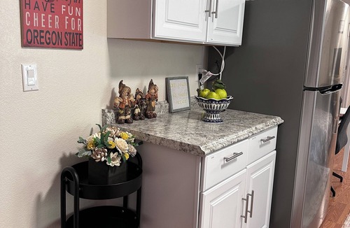 Corvallis House | Modern, Spacious, and Private 1BR Suite