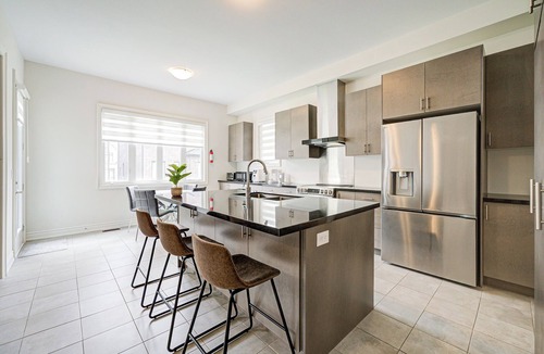Richmond Hill Boat Rental | Modern Spacious Luxury detached-House new in RH
