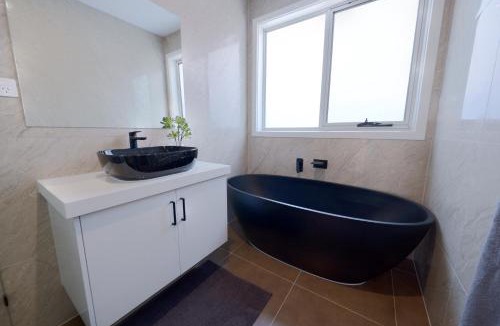 Ocean Grove Villa | Modern Spacious Coastal Villa