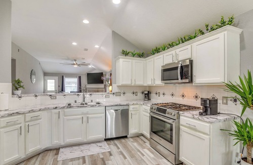 Barker House | Modern + Spacious: Family Home w/Yard in Houston!