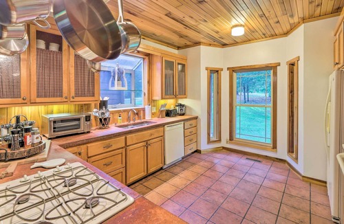 Florence House | Modern, Spacious Florence Retreat w/Fire Pit