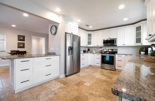 Gainesville House | Modern & Spacious, Fully Upgraded Home with Deck, Firepit, and BBQ Near UF