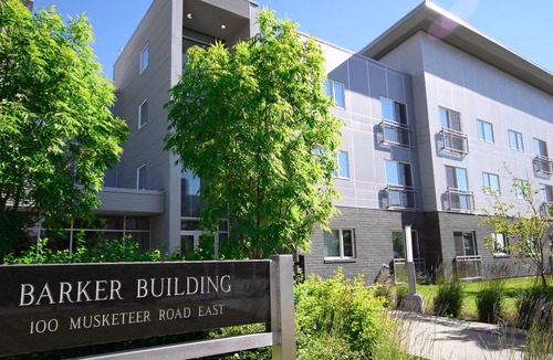Portage La Prairie Condo | Modern & Spacious Fully Equipt Executive Suite - Barker Suites