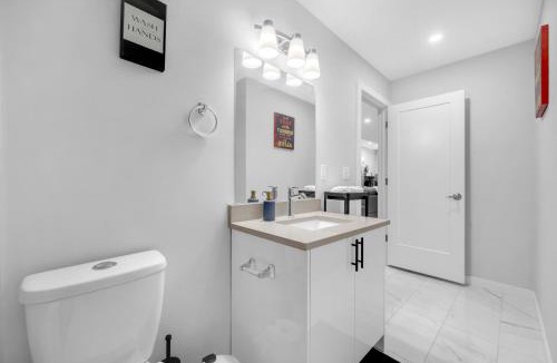 Northwest Calgary Apartment | Modern & Spacious Guest Suite