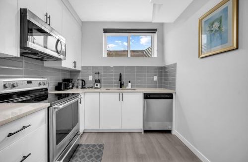 Northwest Calgary Apartment | Modern & Spacious Guest Suite