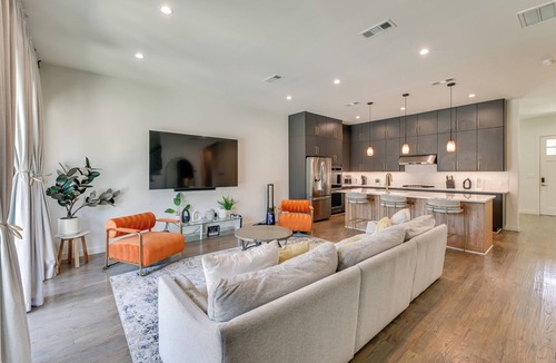 West Dallas House | Modern & Spacious Home 3 Mi to Downtown Dallas!