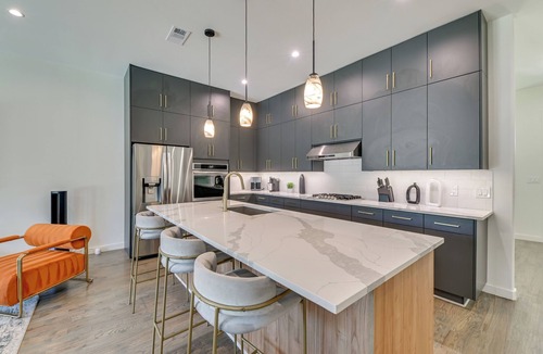 West Dallas House | Modern & Spacious Home 3 Mi to Downtown Dallas!
