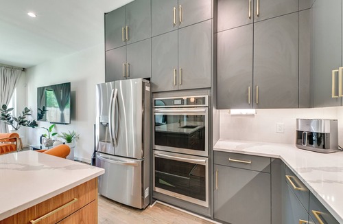 West Dallas House | Modern & Spacious Home 3 Mi to Downtown Dallas!
