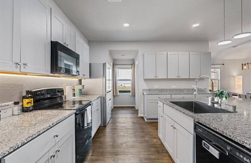 Austin House | Modern, Spacious Home 4BR Near Airport & Tesla
