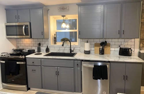 Sarnia House | Modern spacious home close to border, beach, shopping and all amenities