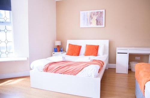 Luton Apartment | Modern, Spacious Home Ideal for Work Teams and Groups