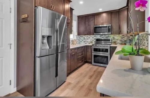 Vine Hill House | Modern Spacious Home with Yard