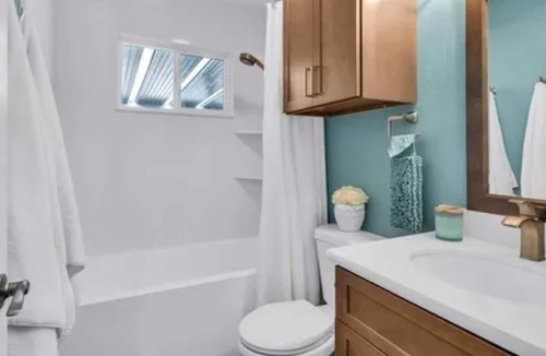 Vine Hill House | Modern Spacious Home with Yard