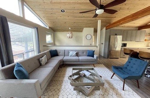 Bryn Mawr-Skyway House | Modern Spacious Home with Epic Lake Views