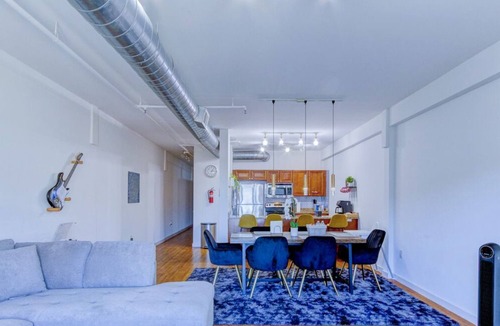 Downtown Memphis Apartment | Modern Spacious Loft in Downtown w/free parking