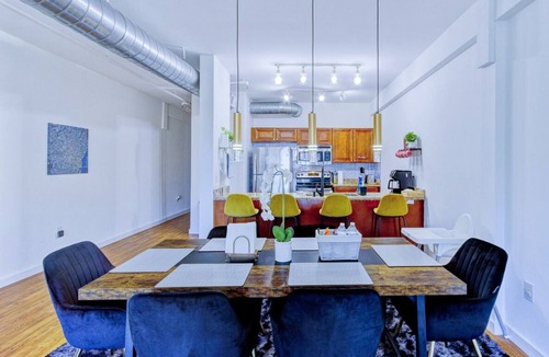 Downtown Memphis Apartment | Modern Spacious Loft in Downtown w/free parking