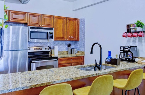 Downtown Memphis Apartment | Modern Spacious Loft in Downtown w/free parking