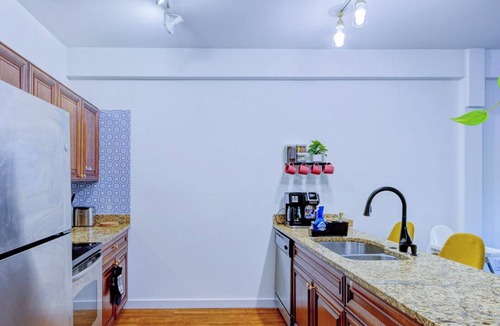Downtown Memphis Apartment | Modern Spacious Loft in Downtown w/free parking