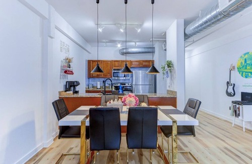 Downtown Memphis Apartment | Modern Spacious Loft in Downtown w/free parking